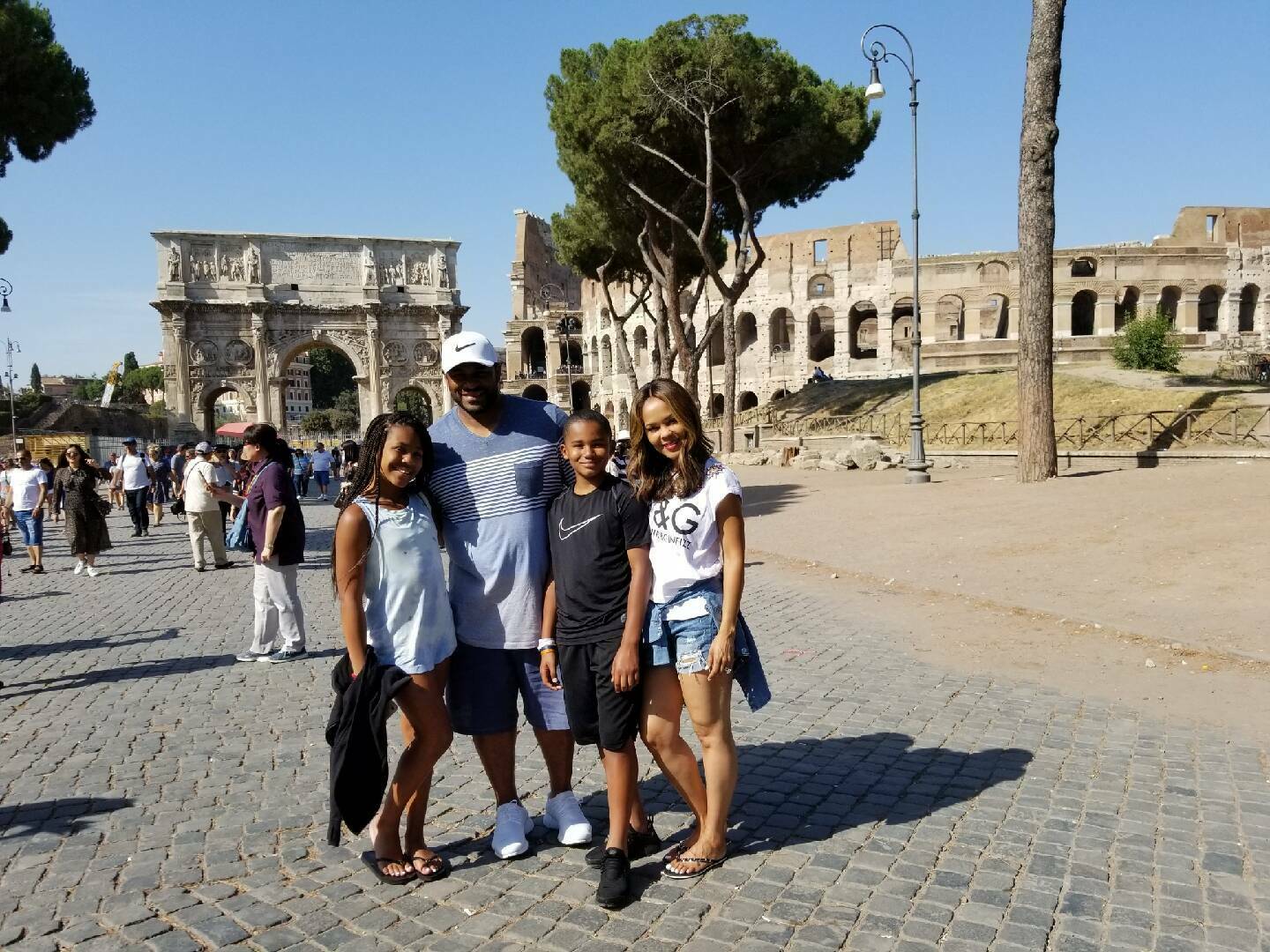 Former NFL star Jerome Bettis returns to Notre Dame 30 years later to get  his degree